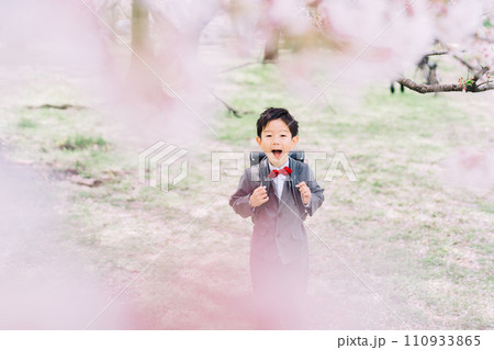 桜と新小学1年生 110933865