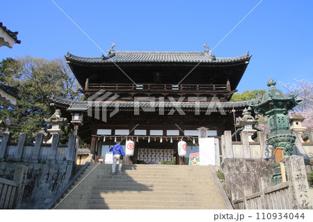 金刀比羅宮・大門（香川県・琴平町） 110934044