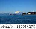 冬の江ノ島と富士山 110934273