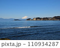冬の江ノ島と富士山 110934287