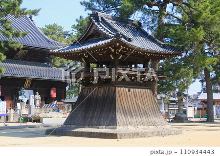 善通寺・第75番札所(香川県・四国遍路) 善通寺・第75番札所(香川県・四国遍路) 110934443