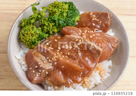 ハマチ丼 ハマチ丼 110935219