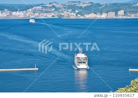 【桜島フェリー (桜島港より)】 鹿児島県鹿児島市桜島横山町 【桜島フェリー (桜島港より)】 鹿児島県鹿児島市桜島横山町 110935617