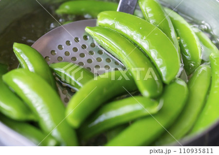 スマップエンドウ　茹でる 110935811