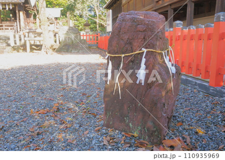 城山八幡宮（恋の三社巡り）揖斐石 110935969