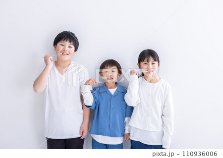 歯磨きをする子ども child brushing teeth 歯磨きをする子ども child brushing teeth 110936006