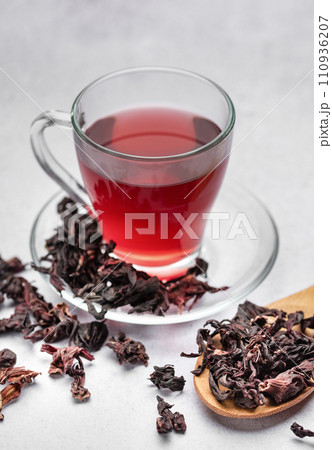 Hibiscus tea in glass mug. 110936207