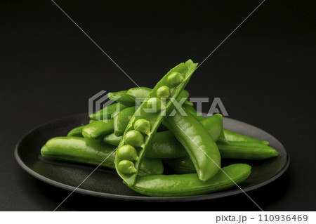 スナップエンドウ茹で立て 110936469