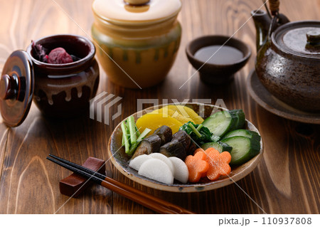 漬け物の盛り合わせ 110937808