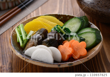 漬け物の盛り合わせ 漬け物の盛り合わせ 110937825