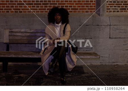 Night Watch: Reflective Moments on an Urban Bench Night Watch: Reflective Moments on an Urban Bench 110938264
