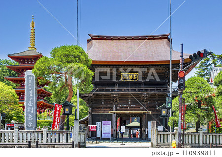 東京都・日野市　高幡不動尊金剛寺　仁王門　重要文化財 110939811