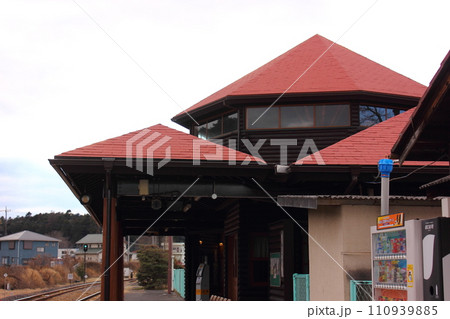 埼玉県ときがわ町にある八高線明覚駅のプラットフォーム（2） 110939885