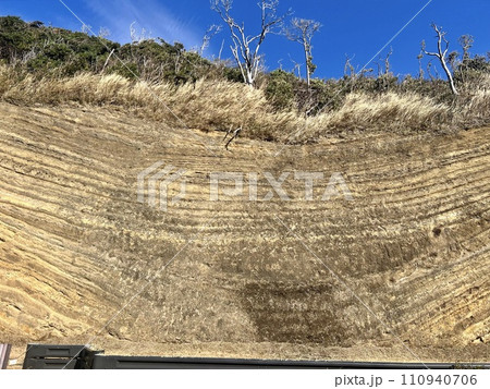 伊豆大島の地層大切断面 110940706