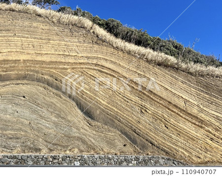 伊豆大島の地層大切断面 110940707
