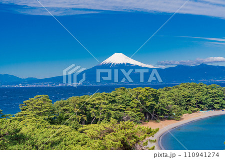 (静岡県)西伊豆戸田・御浜岬越しに富士山 (静岡県)西伊豆戸田・御浜岬越しに富士山 110941274
