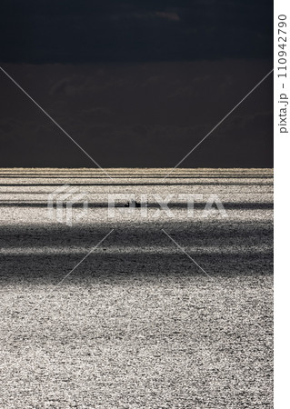 静かな相模湾の風景 110942790