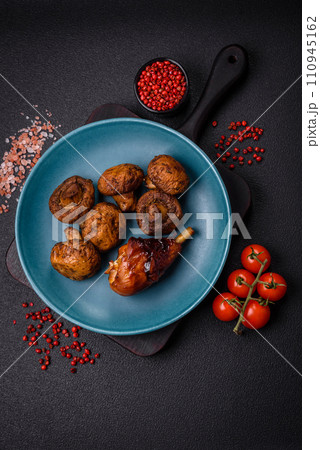 Delicious grilled chicken legs with spices and herbs in teriyaki sauce 110945162