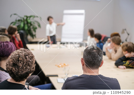 Business workshop with female speaker presenting to audience Business workshop with female speaker presenting to audience 110945290