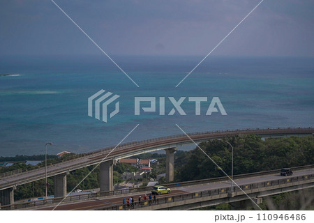 沖縄の海 110946486