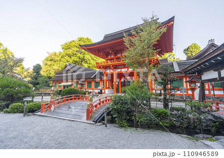 上賀茂神社　楼門（京都市北区上賀茂本山） 110946589