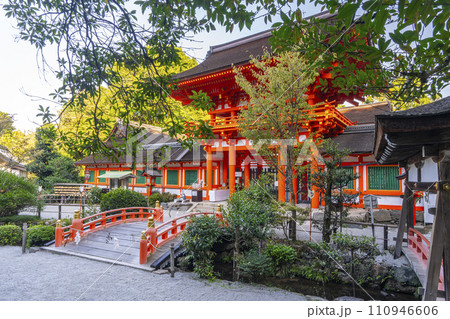 上賀茂神社　楼門（京都市北区上賀茂本山） 110946606