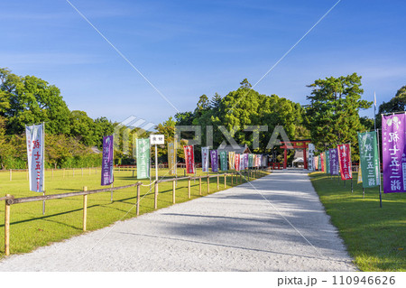 上賀茂神社 二の鳥居までの参道(京都市北区上賀茂本山) 上賀茂神社 二の鳥居までの参道(京都市北区上賀茂本山) 110946626
