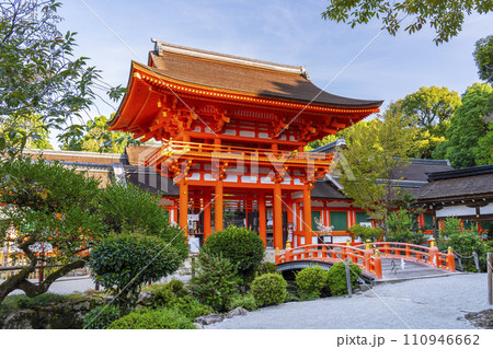 上賀茂神社　楼門（京都市北区上賀茂本山） 110946662