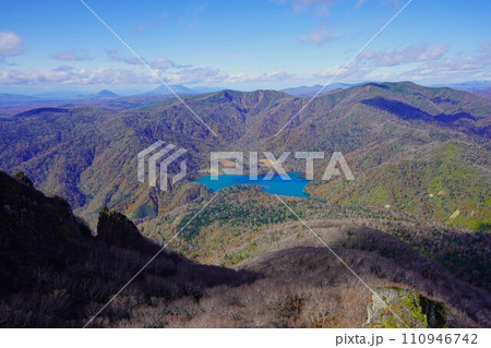 恵庭岳山頂からのオコタンぺ湖・漁岳・羊蹄山 恵庭岳山頂からのオコタンぺ湖・漁岳・羊蹄山 110946742