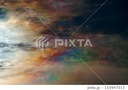 初夏の空に現れた幻想的な彩雲・望遠・空限定・210629AM 110947013