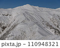 剣ヶ峰山から見た冬の武尊山 110948321