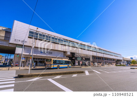 日本の横浜都市景観 横浜市営地下鉄 新羽駅などを望む。澄み切った青空が広がる…=令和6年1月25日 日本の横浜都市景観 横浜市営地下鉄 新羽駅などを望む。澄み切った青空が広がる…=令和6年1月25日 110948521