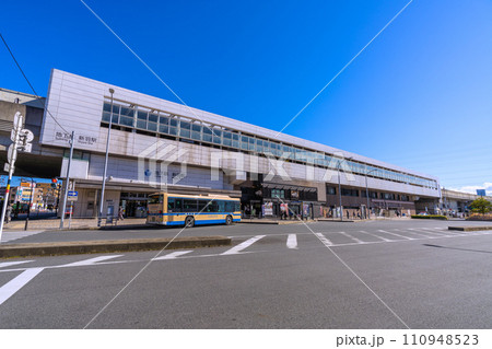 日本の横浜都市景観 横浜市営地下鉄 新羽駅などを望む。澄み切った青空が広がる…=令和6年1月25日 日本の横浜都市景観 横浜市営地下鉄 新羽駅などを望む。澄み切った青空が広がる…=令和6年1月25日 110948523