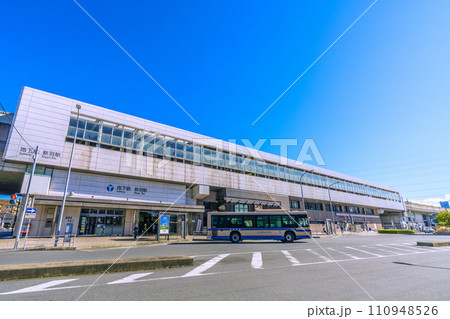 日本の横浜都市景観 横浜市営地下鉄 新羽駅などを望む。澄み切った青空が広がる…=令和6年1月25日 日本の横浜都市景観 横浜市営地下鉄 新羽駅などを望む。澄み切った青空が広がる…=令和6年1月25日 110948526