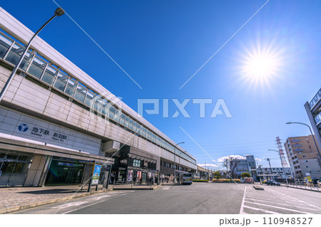 日本の横浜都市景観 横浜市営地下鉄 新羽駅などを望む。澄み切った青空が広がる…=令和6年1月25日 日本の横浜都市景観 横浜市営地下鉄 新羽駅などを望む。澄み切った青空が広がる…=令和6年1月25日 110948527