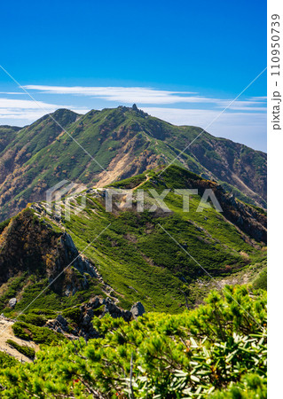 中央アルプス縦走登山千畳敷から空木岳　熊沢岳 110950739