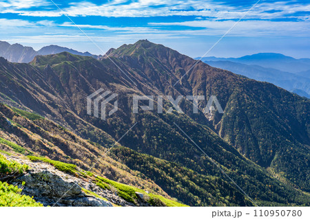 中央アルプス縦走登山千畳敷から空木岳 熊沢岳 中央アルプス縦走登山千畳敷から空木岳 熊沢岳 110950780