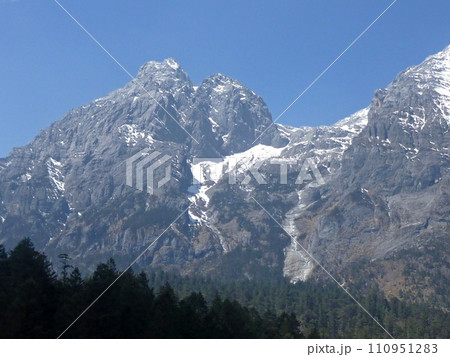雪の山 雪山 ゆきやま 110951283