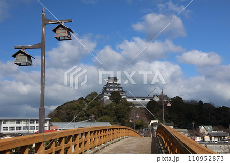佐賀県唐津市の唐津城12 佐賀県唐津市の唐津城12 110952873