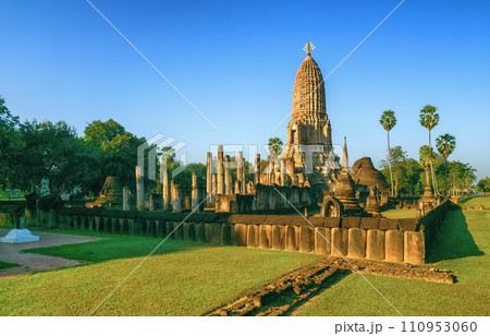 Wat Phra Sri Rattana Mahathat Rajaworavuharn temple in Si Satchanalai historical park, Thailand Wat Phra Sri Rattana Mahathat Rajaworavuharn temple in Si Satchanalai historical park, Thailand 110953060