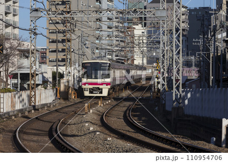京王線 新宿行き 府中駅 カーブ 急行 準特急 京王八王子 高尾山 8000系による特急 各停 京王線 新宿行き 府中駅 カーブ 急行 準特急 京王八王子 高尾山 8000系による特急 各停 110954706