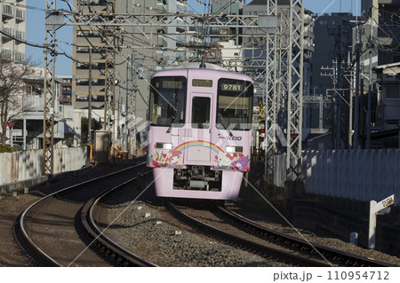 京王線　新宿行き　府中駅　カーブ　急行　準特急　京王八王子　高尾山　8000系による特急  各停 110954712