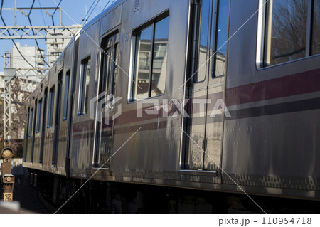 京王線　新宿行き　府中駅　カーブ　急行　準特急　京王八王子　高尾山　8000系による特急  各停 110954718