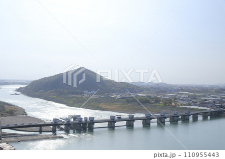 お城から眺める木曽川(犬山城、木曽川 愛知県 犬山市) お城から眺める木曽川(犬山城、木曽川 愛知県 犬山市) 110955443