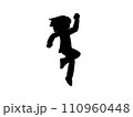 ジャンプする女性（シルエット） 110960448