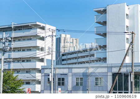 神奈川 洋光台北団地 根岸線 マンション 空 雲 昼 午前 風景 磯子区 横浜市 リノベーション 神奈川 洋光台北団地 根岸線 マンション 空 雲 昼 午前 風景 磯子区 横浜市 リノベーション 110960619