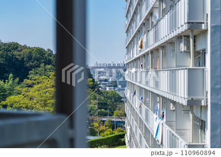 神奈川 洋光台北団地 根岸線 マンション 空 雲 昼 午前 風景 磯子区 横浜市 リノベーション 神奈川 洋光台北団地 根岸線 マンション 空 雲 昼 午前 風景 磯子区 横浜市 リノベーション 110960894