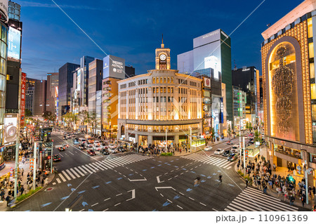 銀座 歩道 和光 買い物 人混み 中央区 夕方 午後 都心 東京 道路 高層ビル 車 三越 夜 銀座 歩道 和光 買い物 人混み 中央区 夕方 午後 都心 東京 道路 高層ビル 車 三越 夜 110961369
