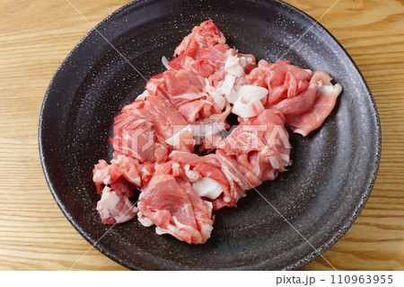 国産の豚肉小間切れ肉 国産の豚肉小間切れ肉 110963955