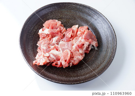 国産の豚肉小間切れ肉 110963960